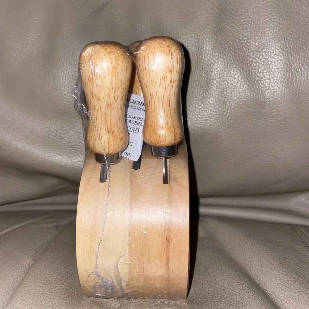 New In Box 5 Set Of Cheese Knives With Knifeblock Unique Gift